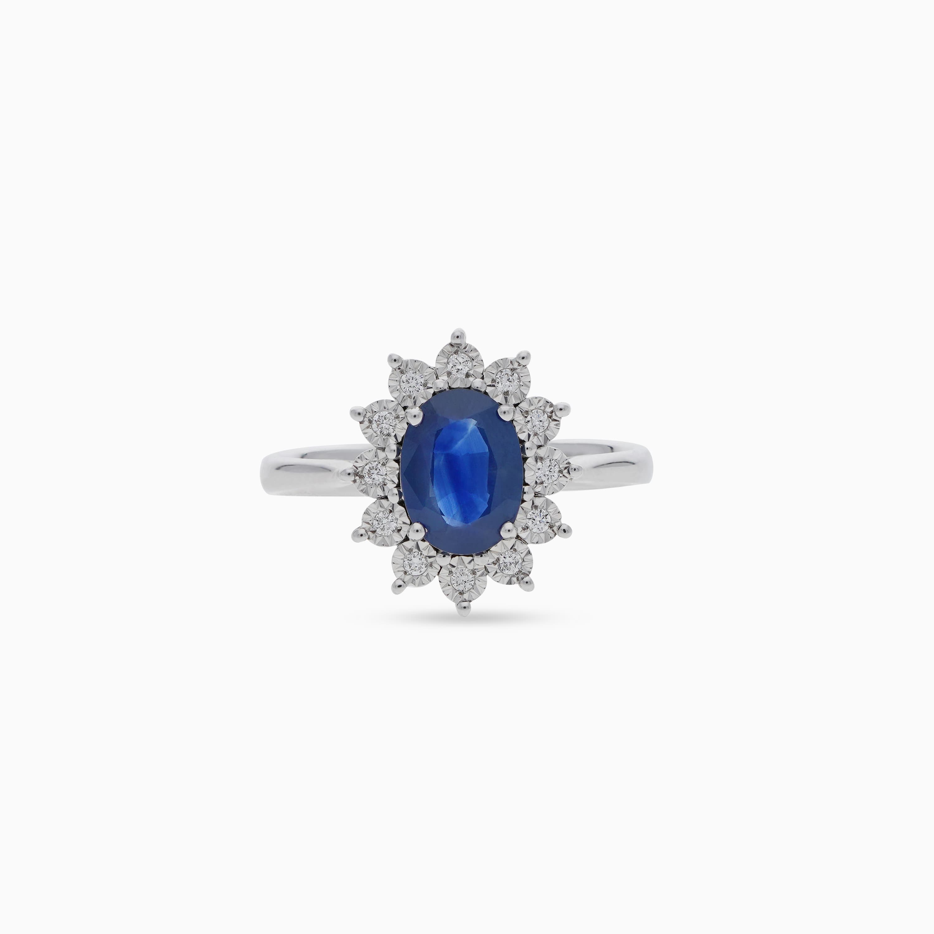 18k White Gold Ring adorned with NATUREAL DIAMOND AND a stunning sapphire IN THE CENTRE